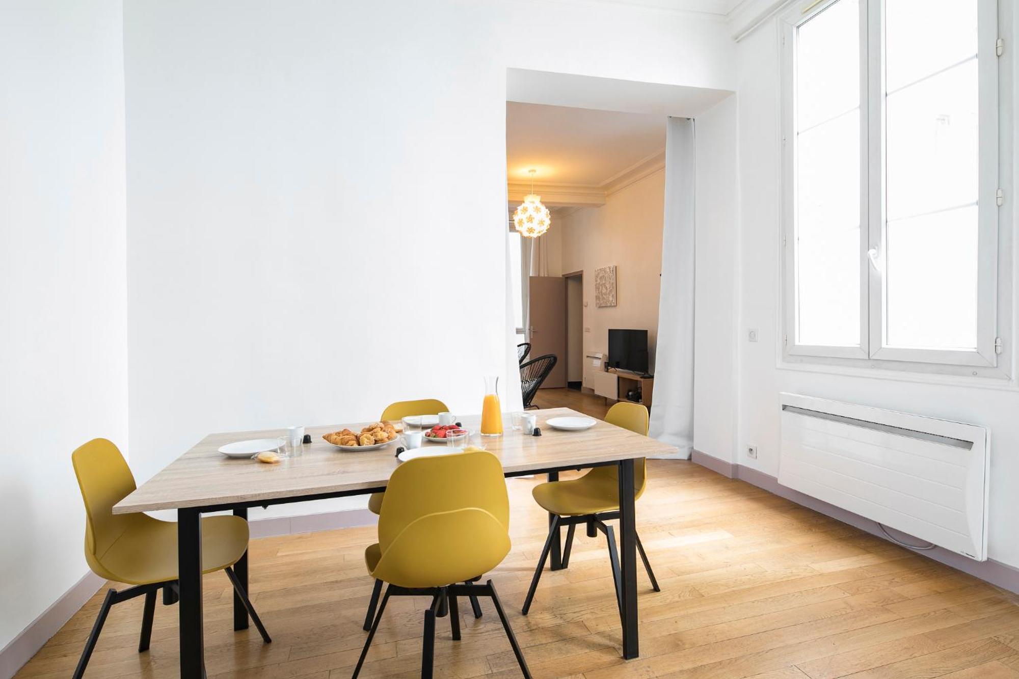 123Paris City Room photo
