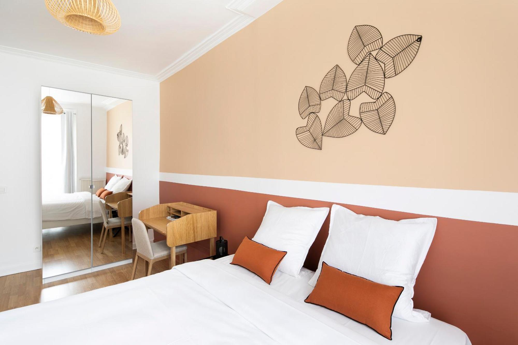123Paris City Room photo